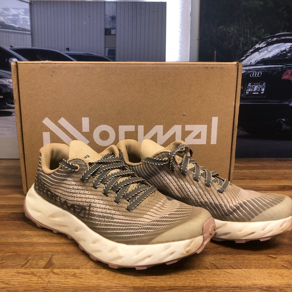 Women’s Athletic Running Shoes - Light Tan